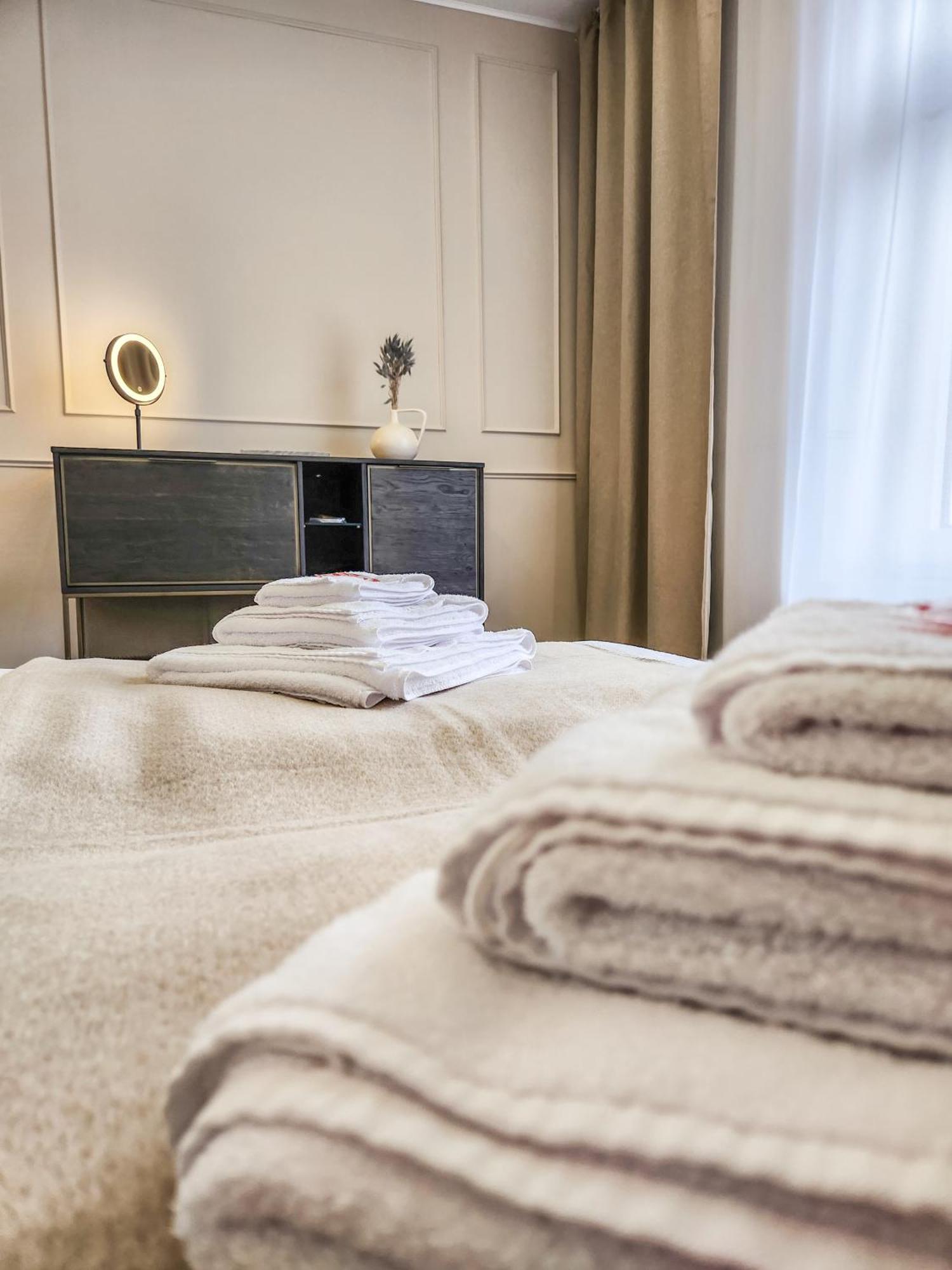 Geli Homes L1 - 2X Zimmer, 2X Kingsize Bett, 1 Bis 4 Personen, Parkplatz, Tv, Wifi, Top Kueche, Kaffee, Tee Lünen Exteriér fotografie