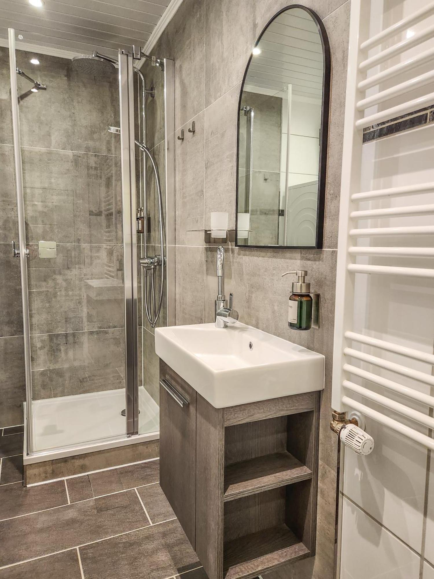 Geli Homes L1 - 2X Zimmer, 2X Kingsize Bett, 1 Bis 4 Personen, Parkplatz, Tv, Wifi, Top Kueche, Kaffee, Tee Lünen Exteriér fotografie